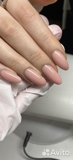 Модель на маникюр