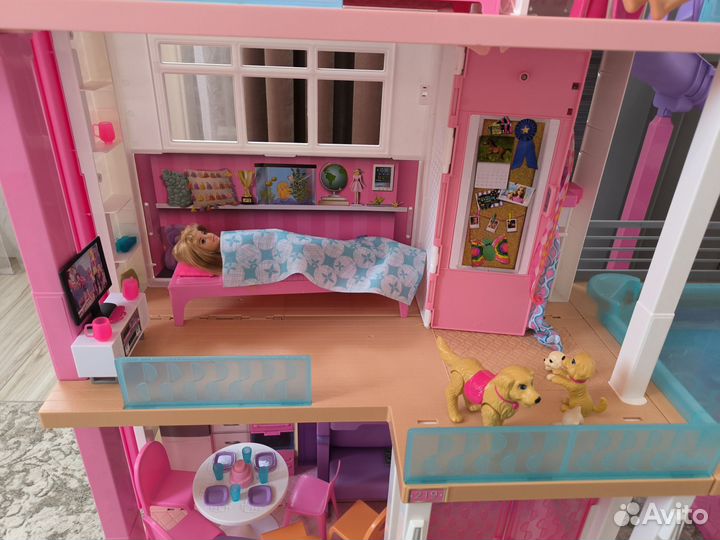 Большой кукольный домик для Барби