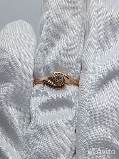 Кольцо с природным камнем Золото