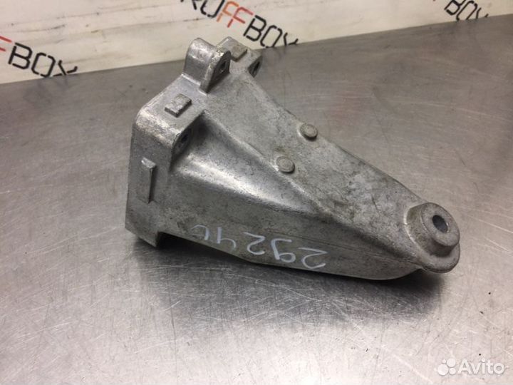 Кронштейн двигателя правый Mercedes C-Class W204