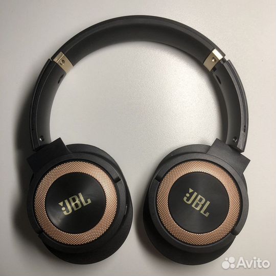 Беспроводные наушники JBL live 670 BT