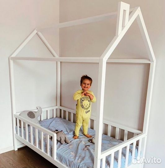 Детская кровать домик из массива бука новая