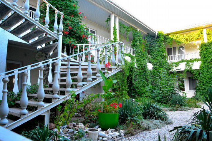 Комната 15 м² в > 9-к., 1/2 эт.