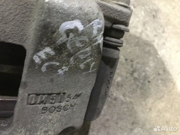 Суппорт передний правый Geely Emgrand EC7