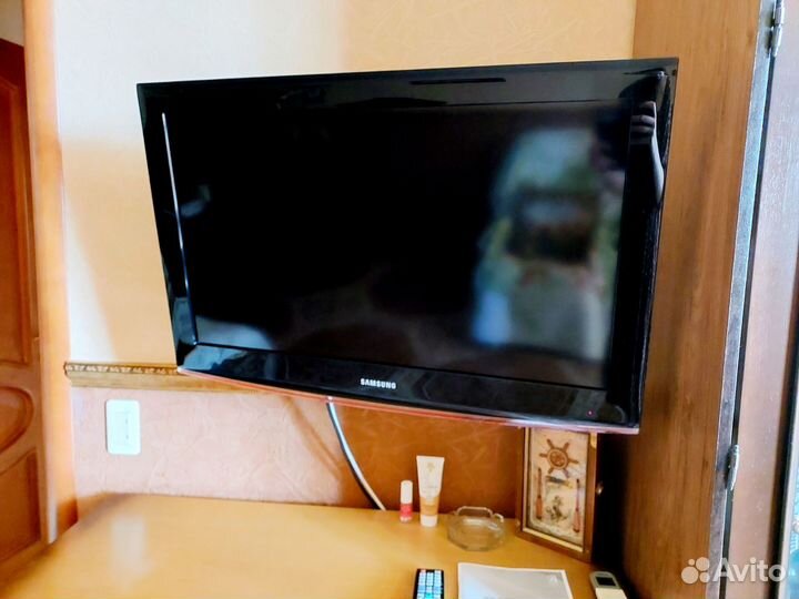 Телевизор Samsung LE32B450C4W