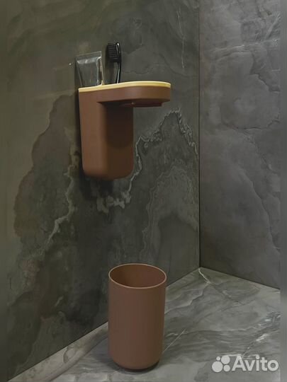 Настенный держатель для зубных щеток