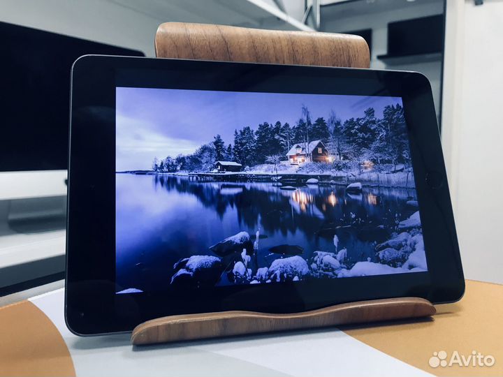 Много разных б.у. iPad (2012-2021)