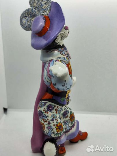 Статуэтка фарфор