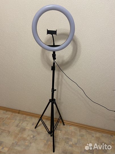 Кольцевая лампа со штативом