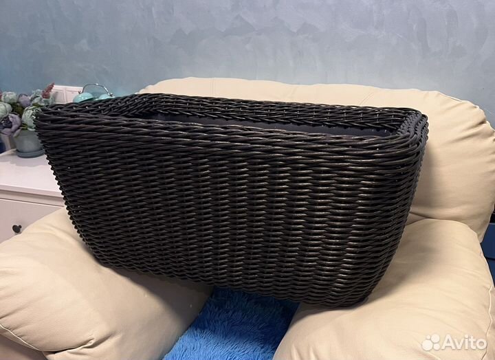 Горшки и кашпо из ротанга подвесные и напольные