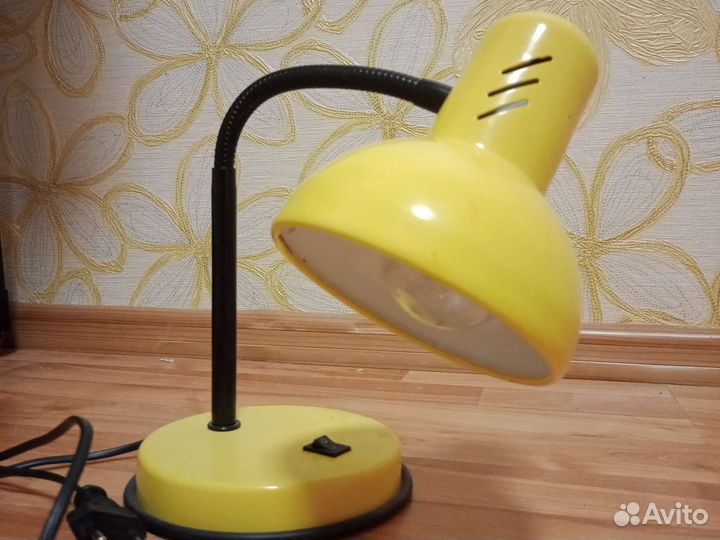 Лампа настольная