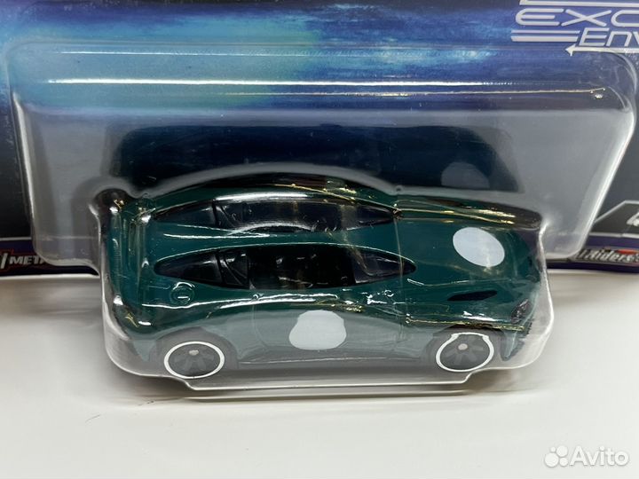 Hot wheels premium aston martin v12