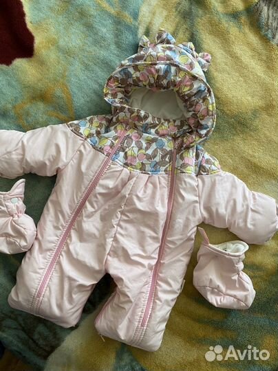 Комбинезон демисезонный р. 68-74, шапочки