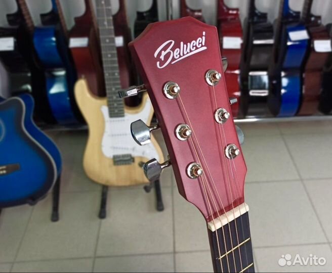 Акустическая гитара Belucci красная