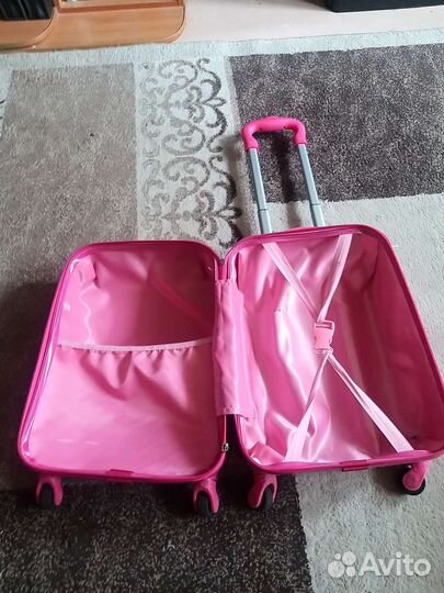 Детский чемодан на колесиках