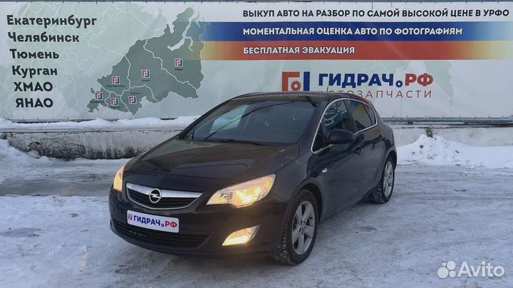 Накладка стекла переднего правого Opel Astra (J) 1