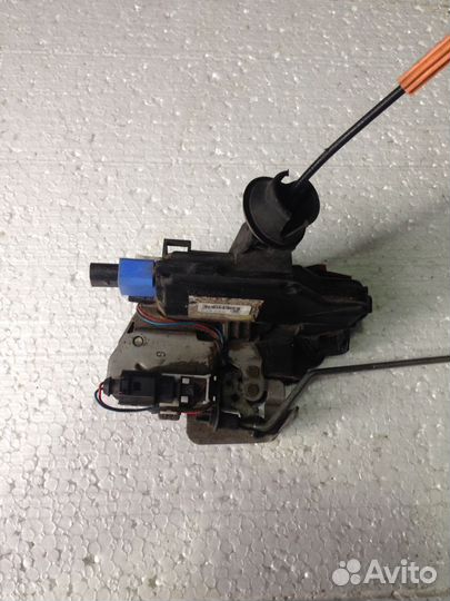 Замок передний без доводчика на Audi A8 D3