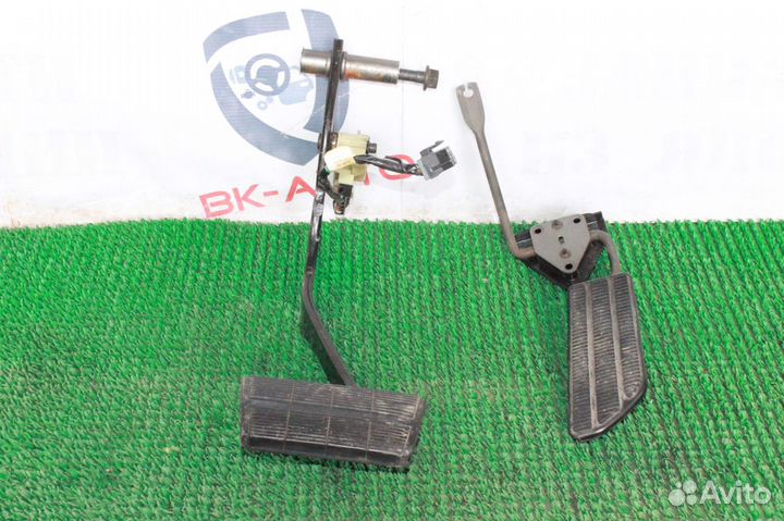 Педали газа и тормоза Chevrolet Suburban GMT400