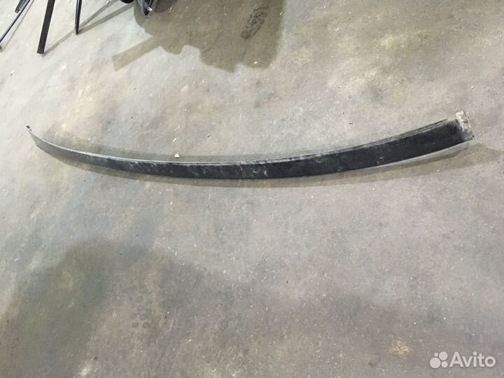 Мерседес E-Класс Молдинг крышки багажника