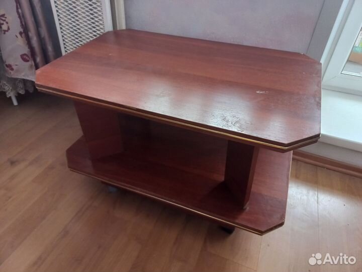 Журнальный столик