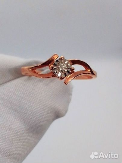 Золотое кольцо с камнем 16р
