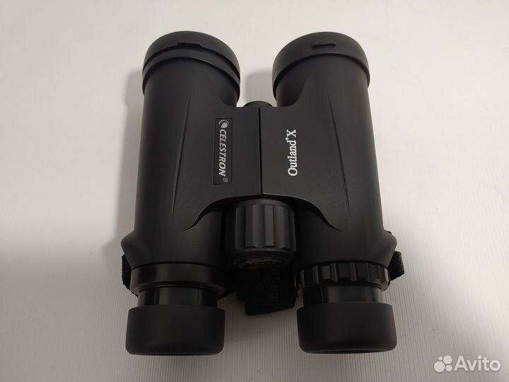 Бинокль Celestron Outland X 10x42