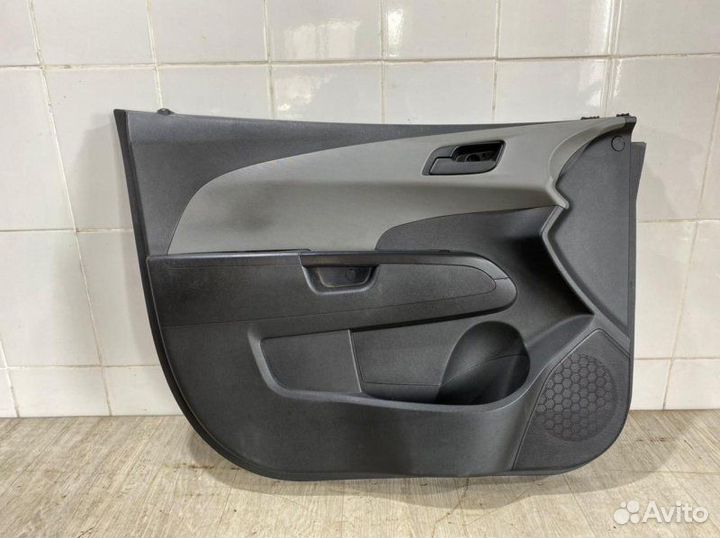 Обшивка двери передняя левая Chevrolet Aveo T300