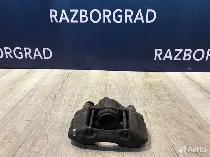 Суппорт передний правый Mazda Demio DW 1.3 B3 2002