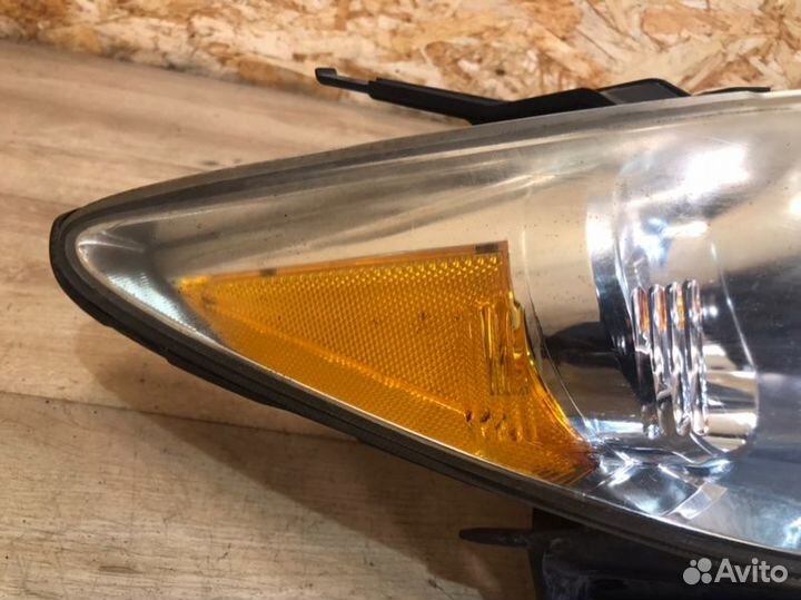 Фара передняя правая Mazda Mpv 2.3 2003