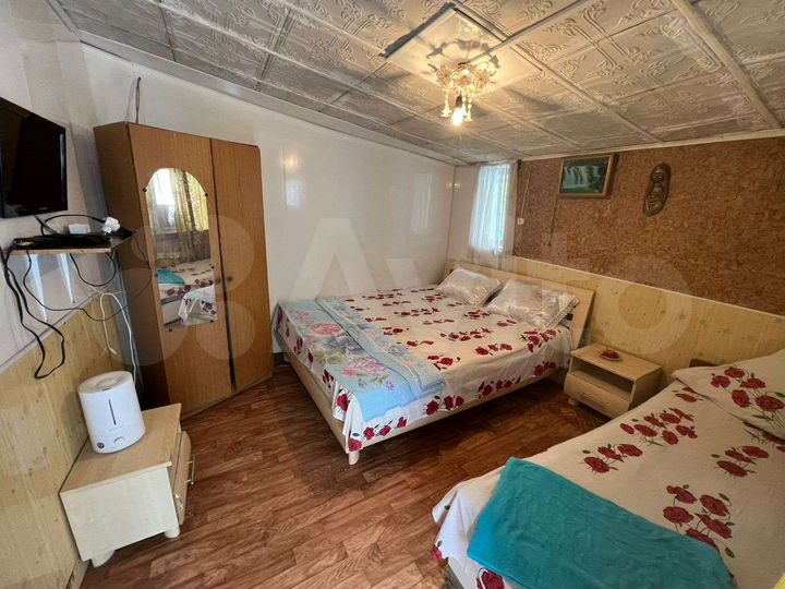 Комната 100 м² в 4-к., 1/1 эт.