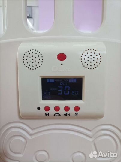 Детская кроватка с маятником и ящиком