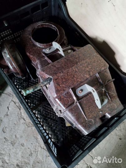 Правое переднее крыло к Газ-24. Оригинал, новое