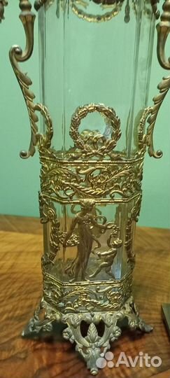 Антикварные часы и две вазы. 1850-70 годы