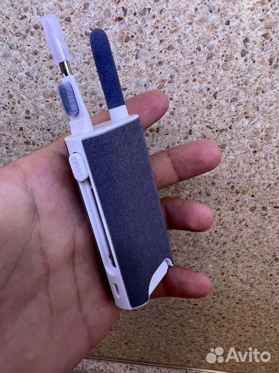 Щетка для чистки гарнитуры и телефонов