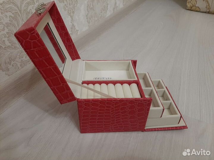 Шкатулка для украшений