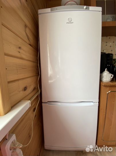 Холодильник бу indesit