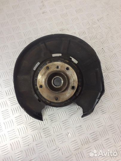 Кулак задний левый BMW 3 E90/E91/E92/E93 2007