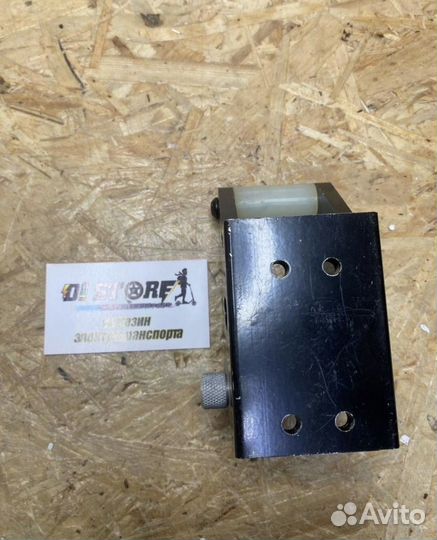 Нижняя часть механизма складывания Kugoo M4 pro