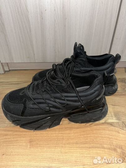 Кроссовки женские