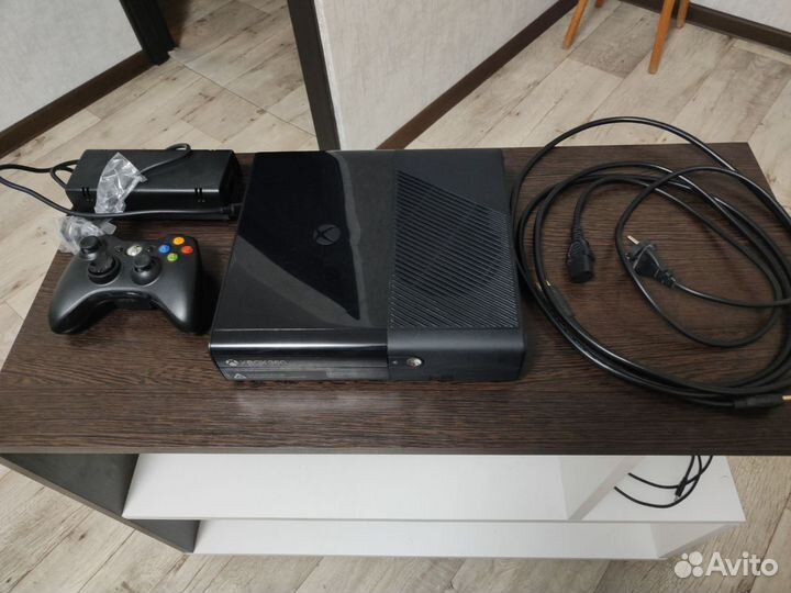 Игровая консоль Xbox 360 Slim E 500 гб + 4 игры