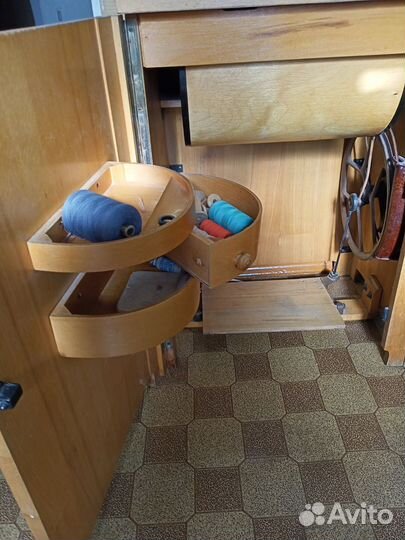 Швейная ножная машинка