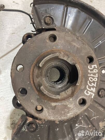 Кулак передний левый 7L0407257A