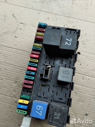Блок предохранителей Фольцваген Пассат Б3 1.8