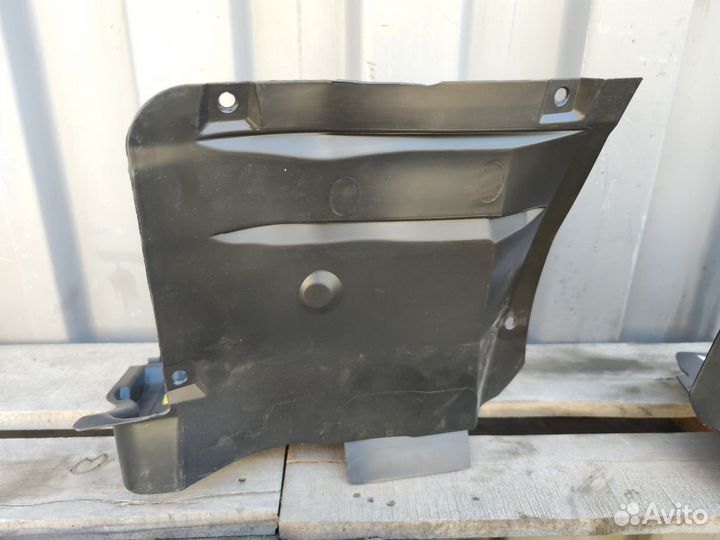 Новый передний подкрылок Mercedes W203