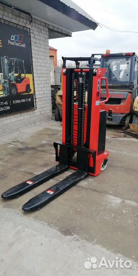 Штабелер с электро подъемом 1,5 т на 2м