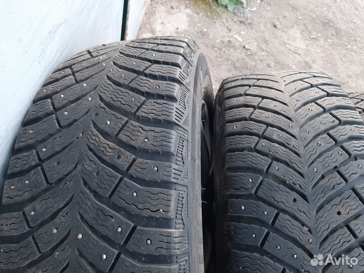 Литые диски Ford R16 на зимней резине Michelin