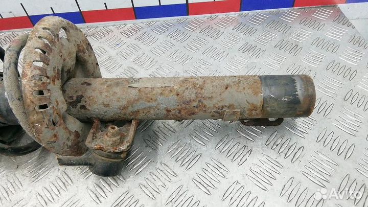 Стойка амортизатора переднего правого Skoda Fabia