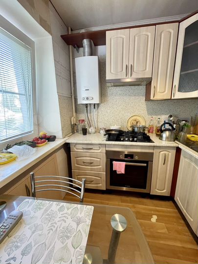 3-к. квартира, 54 м², 1/4 эт.