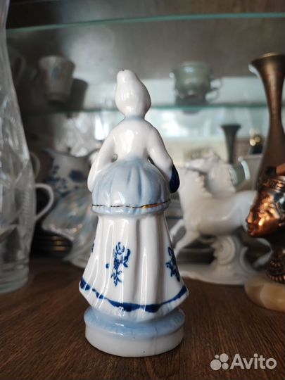 Статуэтка фарфор девушка