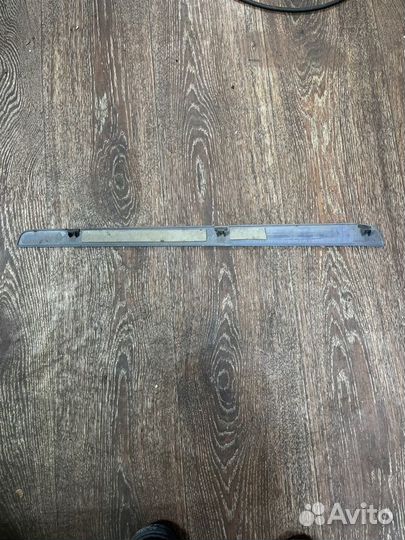 Накладка на порог задняя левая Toyota Ipsum SXM15